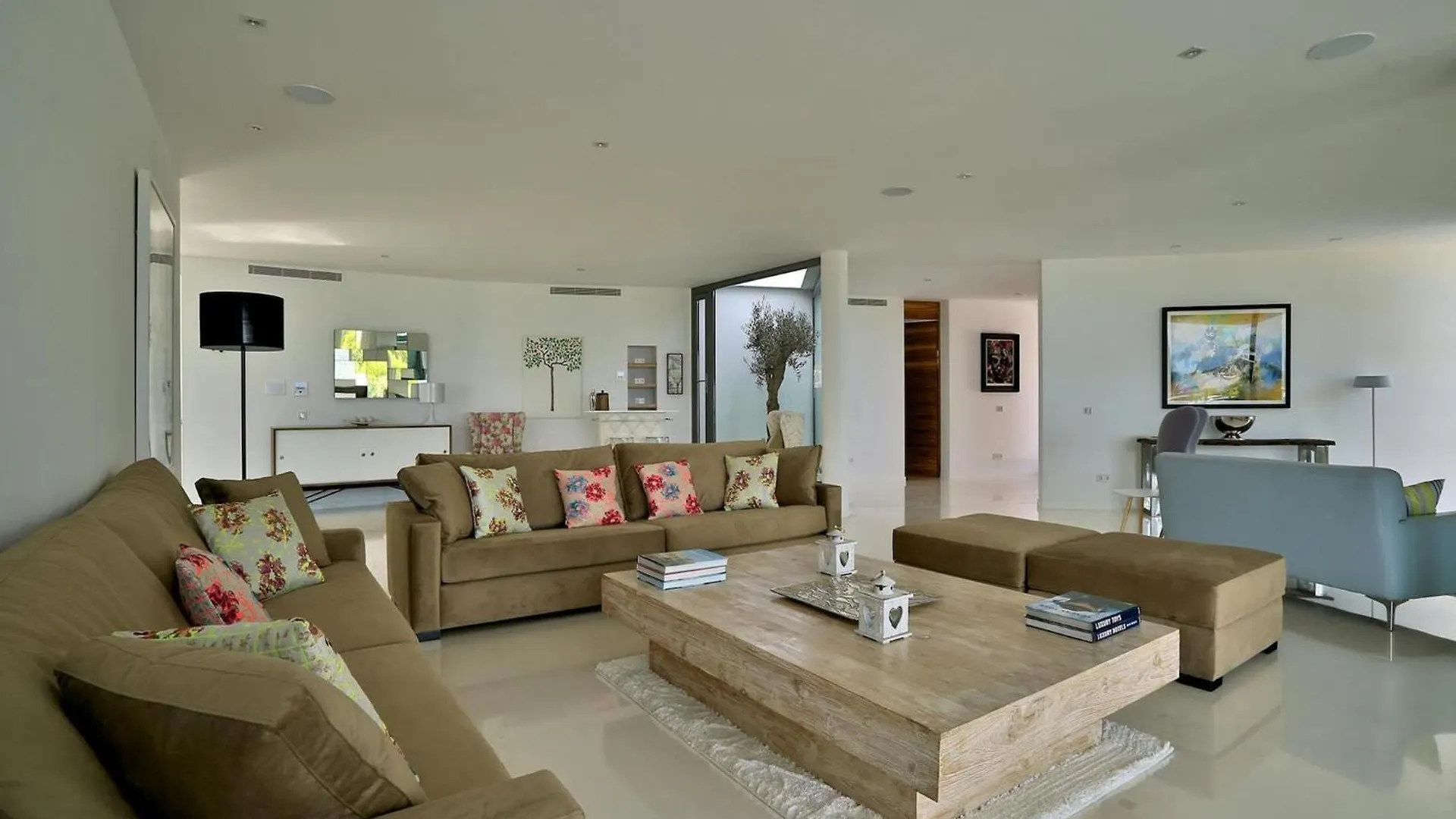 Modern Holiday Home With Vast Terracing San José